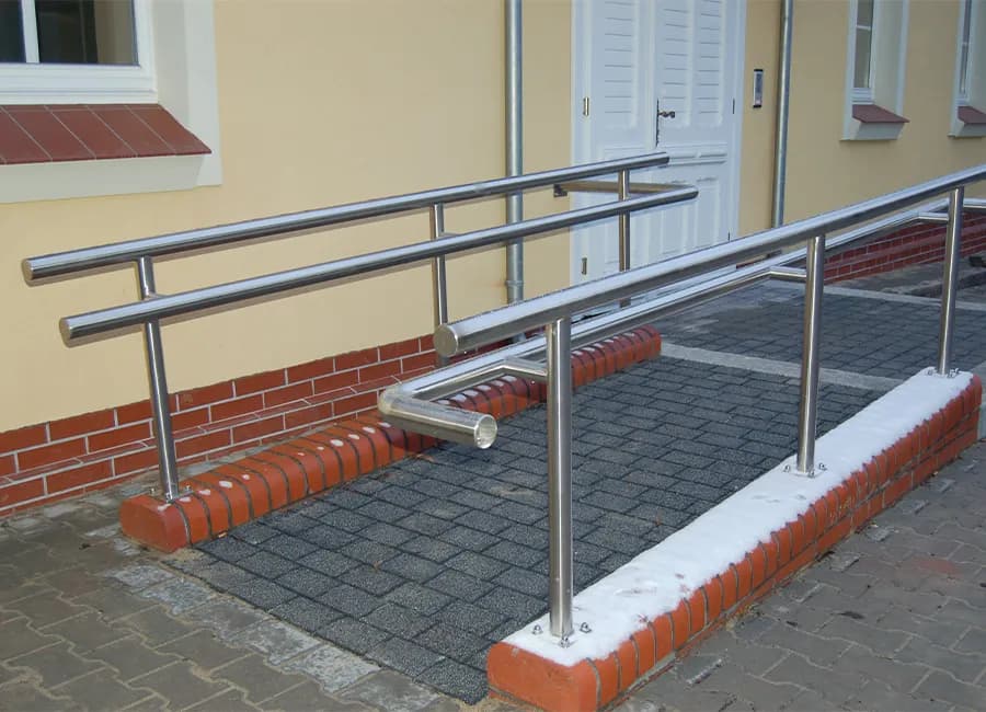 Jak zrobić podjazd dla niepełnosprawnych - uniknij najczęstszych błędów