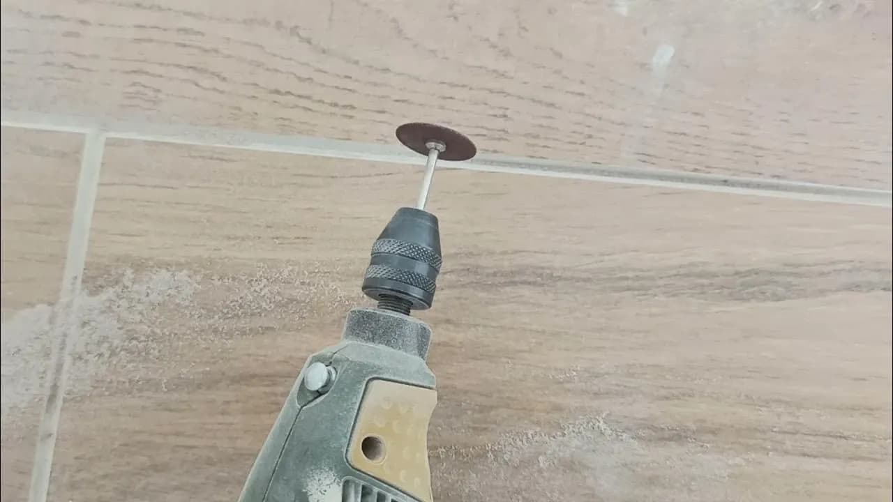 Jak usunąć fugę z płytek - skuteczne metody i najczęstsze błędy