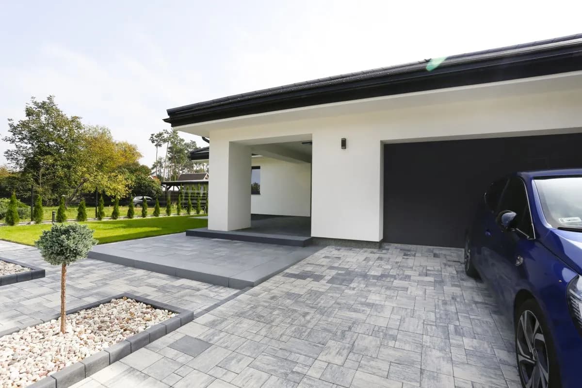 Jaki materiał na podjazd? Odkryj najlepsze opcje i uniknij błędów